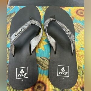 Euc reef flip flops size 8